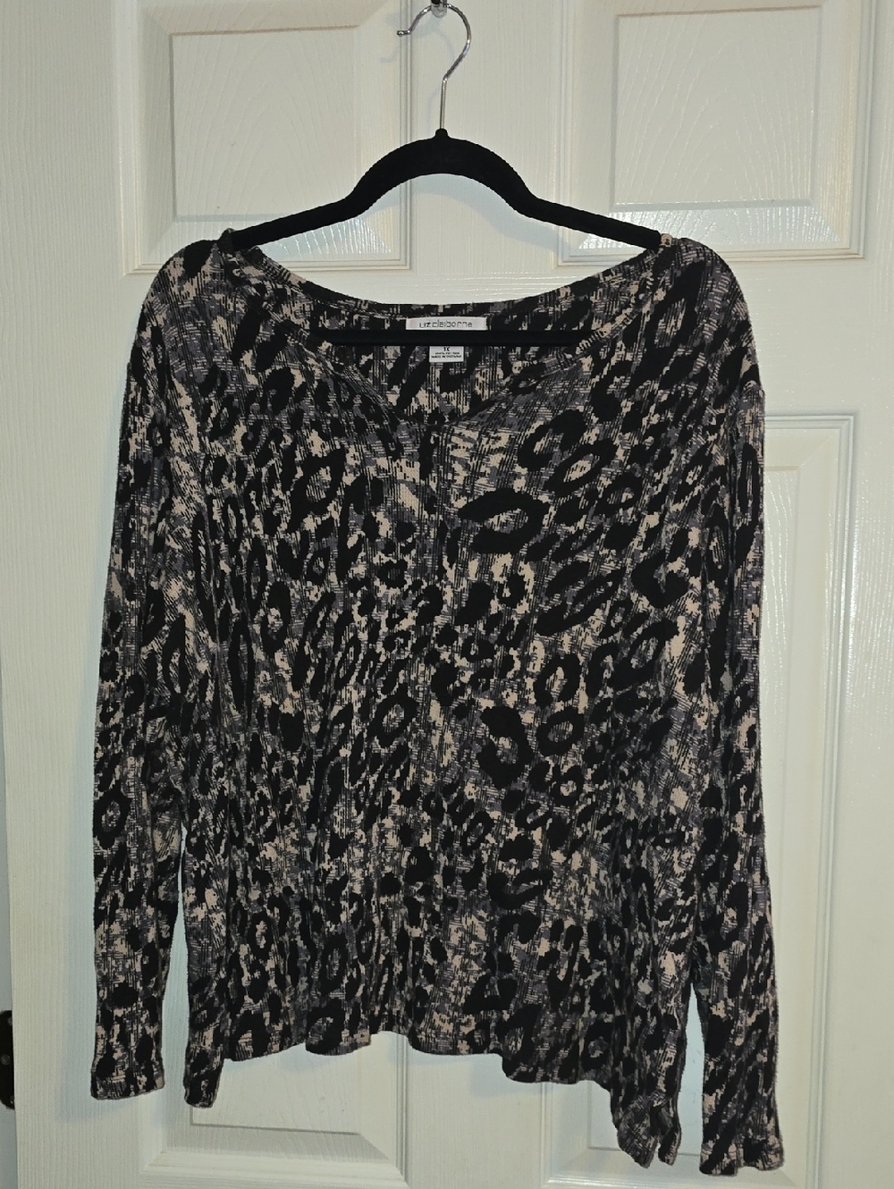 Liz‎ Claiborne Black and Cream Animal Print Long Sleeve Top